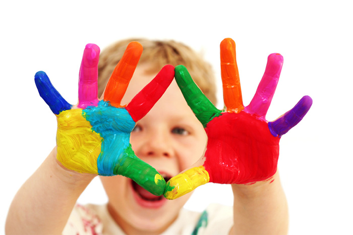 Jogo E Pintura De Sorriso Das Crianças Em Casa Ou Imagem de Stock - Imagem  de lazer, colorido: 48627503